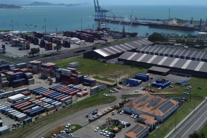 Porto de Imbituba registra aumento na movimentação de cargas em outubro de 2024