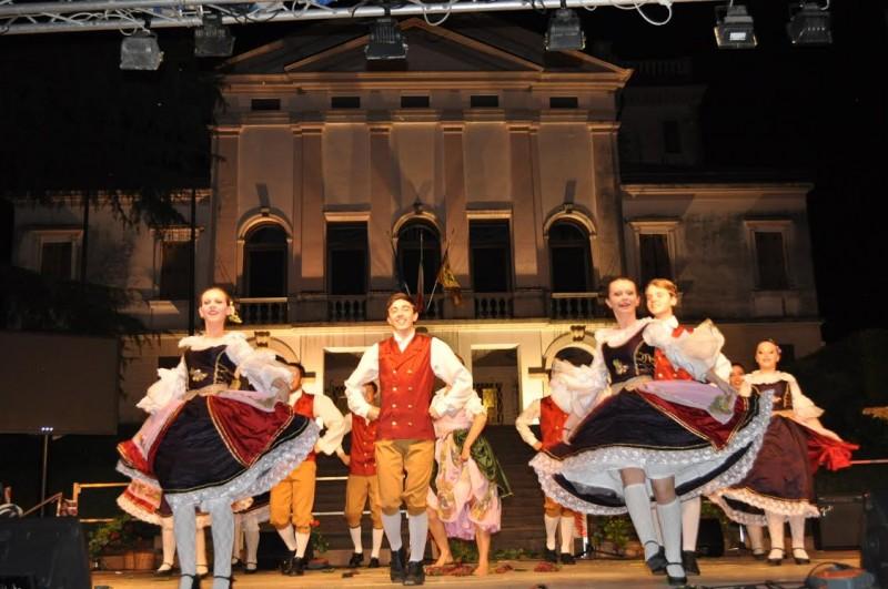 VÍDEO: Grupo Folclórico Ítalo Brasileiro brilha na Itália