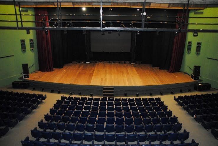 Elias Angeloni recebe Mostra de Teatro