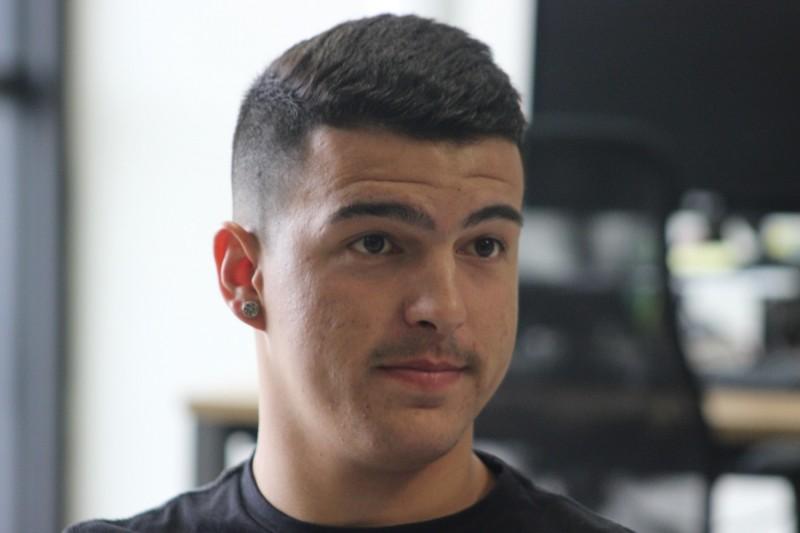 Criciumense Bruno Ritter assina com clube do Bahrein e relata experiência no Oriente Médio