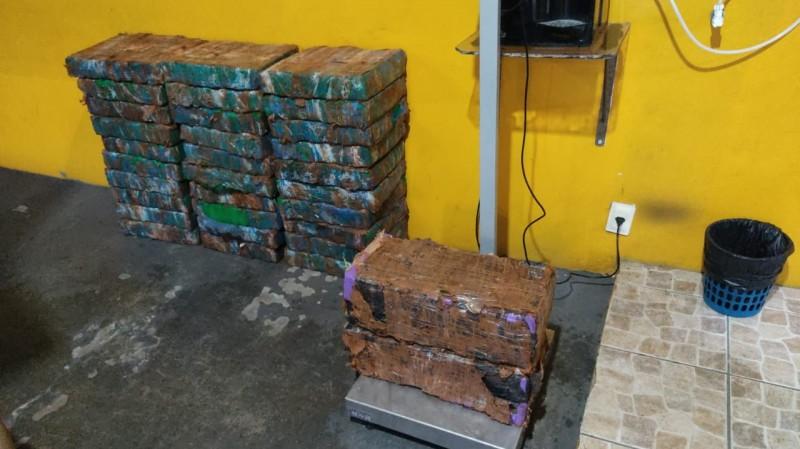 PRF apreende 357kg de maconha após homem fugir de fiscalização na BR-101  