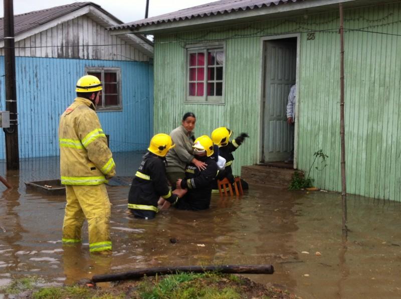 Famílias são resgatadas pelos bombeiros em São Joaquim