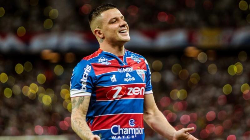 Discussão sobre cláusula no contrato de empréstimo atrasa anúncio de Renato Kayzer