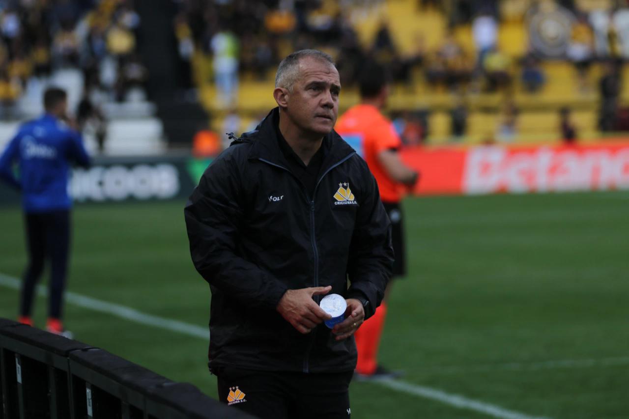 Eduardo Baptista valoriza vitória do Criciúma e alerta para equilíbrio da Série B