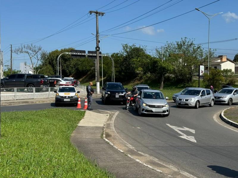 Criciúma: incêndio em indústria modifica o trânsito no bairro Próspera