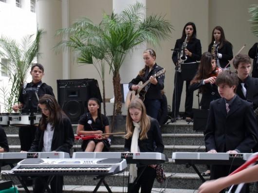 Apresentação de banda na Nereu Ramos