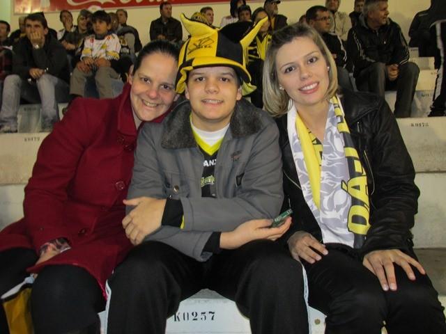 Torcida encara o frio e apoia o Tigre do início ao fim