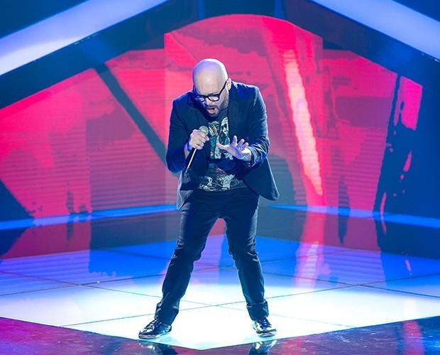 De Armazém, Dudu Fileti volta ao The Voice Brasil e três técnicos viram cadeira