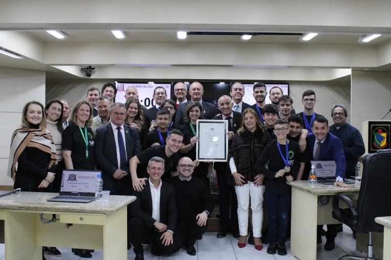 Colégio Satc recebe Moção de Aplausos pelo bicampeonato estadual da Olimpíada Brasileira de Robótica