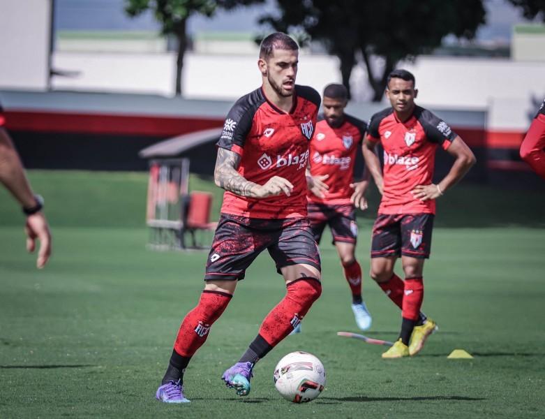 Felipe Vizeu estará apto para jogar a partir da segunda rodada da Série B, afirma Tencati 