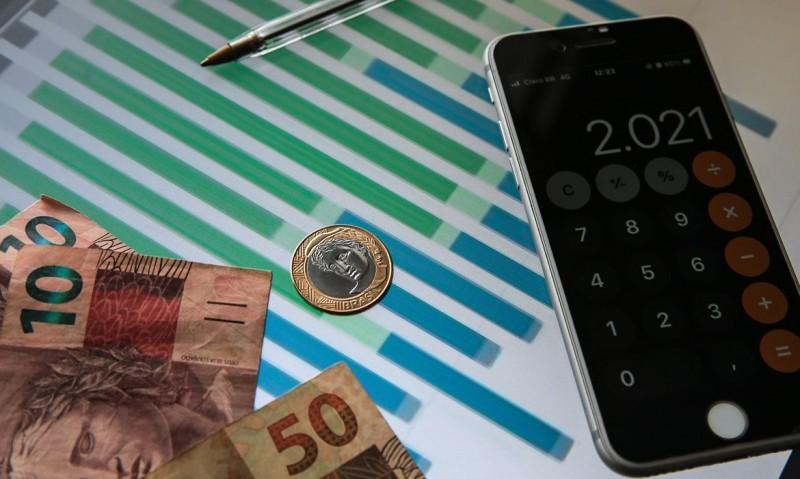 Prévia da inflação oficial fica em 0,21% em outubro, informa IBGE 