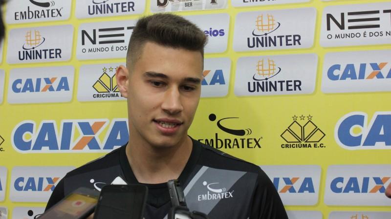 'Quem não sonha em vestir a camisa da Seleção Brasileira', afirma Vinicius