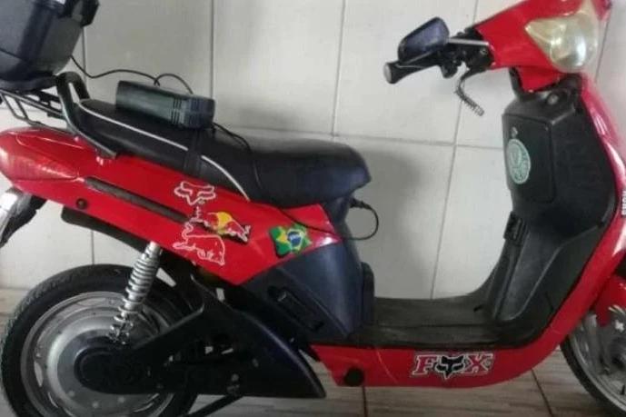 Moto elétrica furtada há três meses é recuperada; homem foi preso