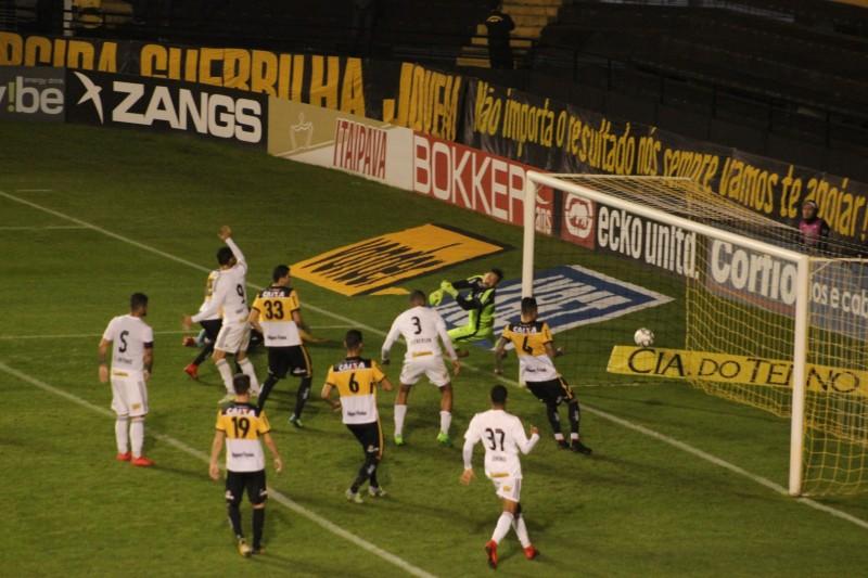 Ataque cansado e falha no jogo aéreo decretaram o empate no H.H 