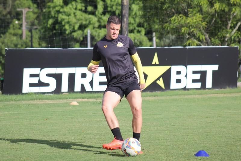 Barcia e Kayzer aparecem no BID e podem estrear hoje; Candelo fica de fora