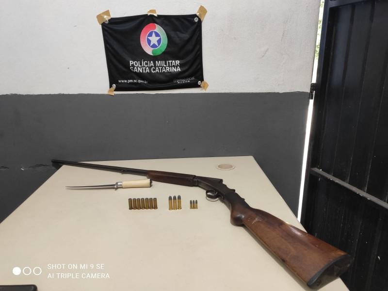 Homem é preso após ameaçar colocar fogo na esposa em Criciúma