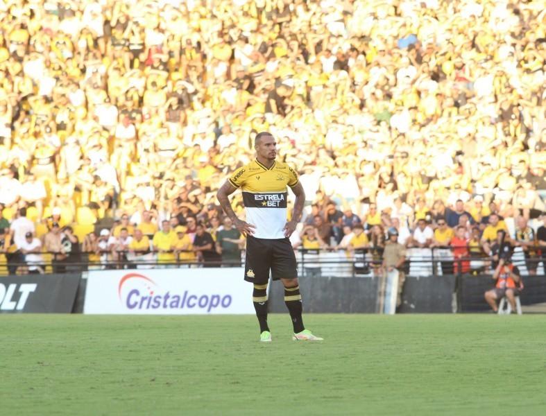 Alex Brasil confirma negociação com Arílson, mas garante: ‘o atleta não aceitou a proposta salarial’
