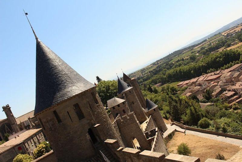 Carcassone e suas muralhas impressionam no sul da França