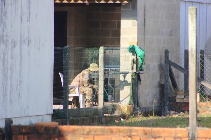 Chega ao fim a negociação com criminoso que fez família de refém em Balneário Gaivota