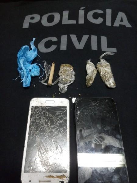 Adolescente é apreendido após oferecer drogas a policiais