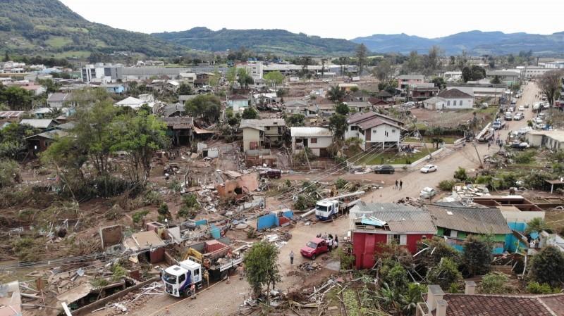 Municípios do Sul de Santa Catarina ‘adotam’ cidades afetadas pelas cheias no RS