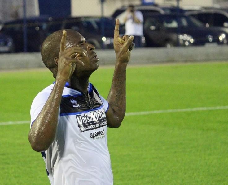 Tubarão vence Joinville por 2 a 0 com gols de Rentería