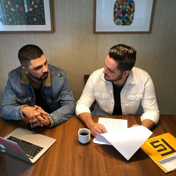 Brenno e Edu viram compositores exclusivos da Zor Produções
