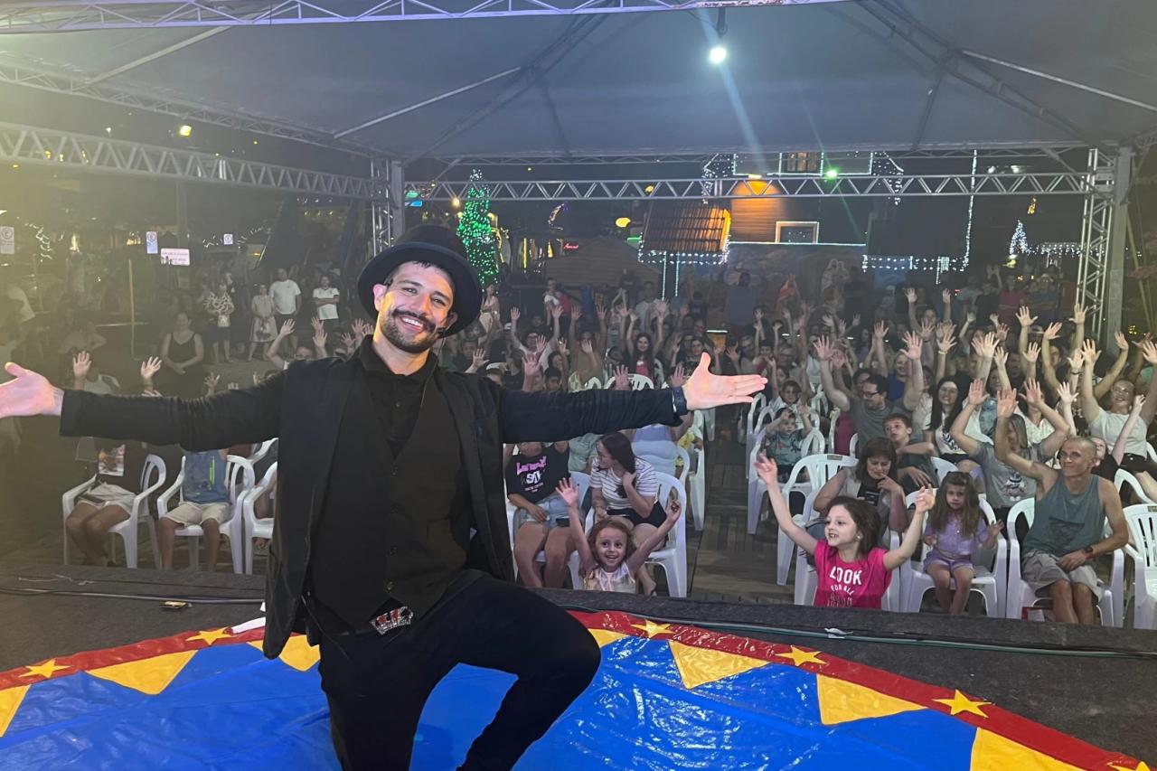 Espetáculo do Circo Mariotti proporciona noite mágica para crianças e adultos