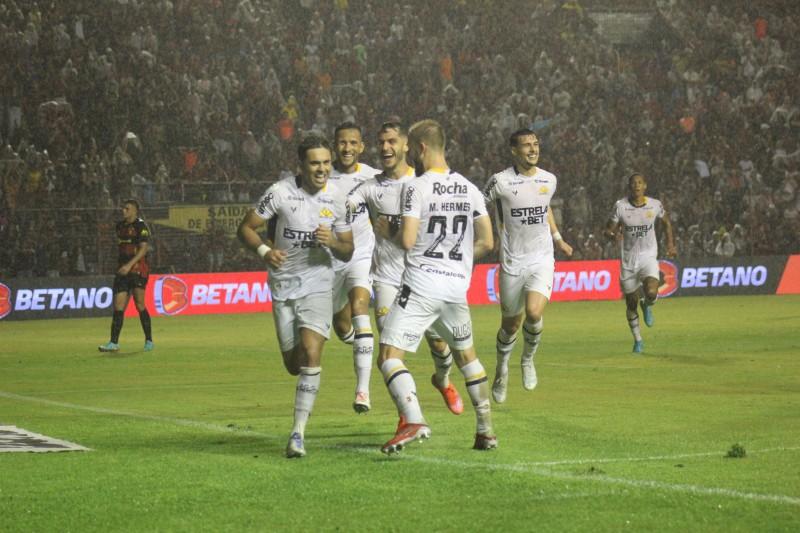 Depois de ficar três vezes atrás do placar, Criciúma arranca empate emocionante contra o Sport