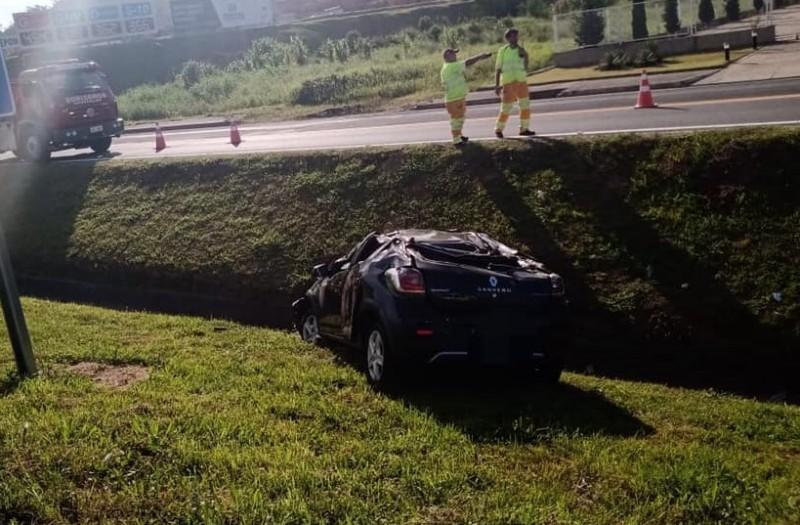 Capotamento na BR-101 deixa duas mulheres feridas
