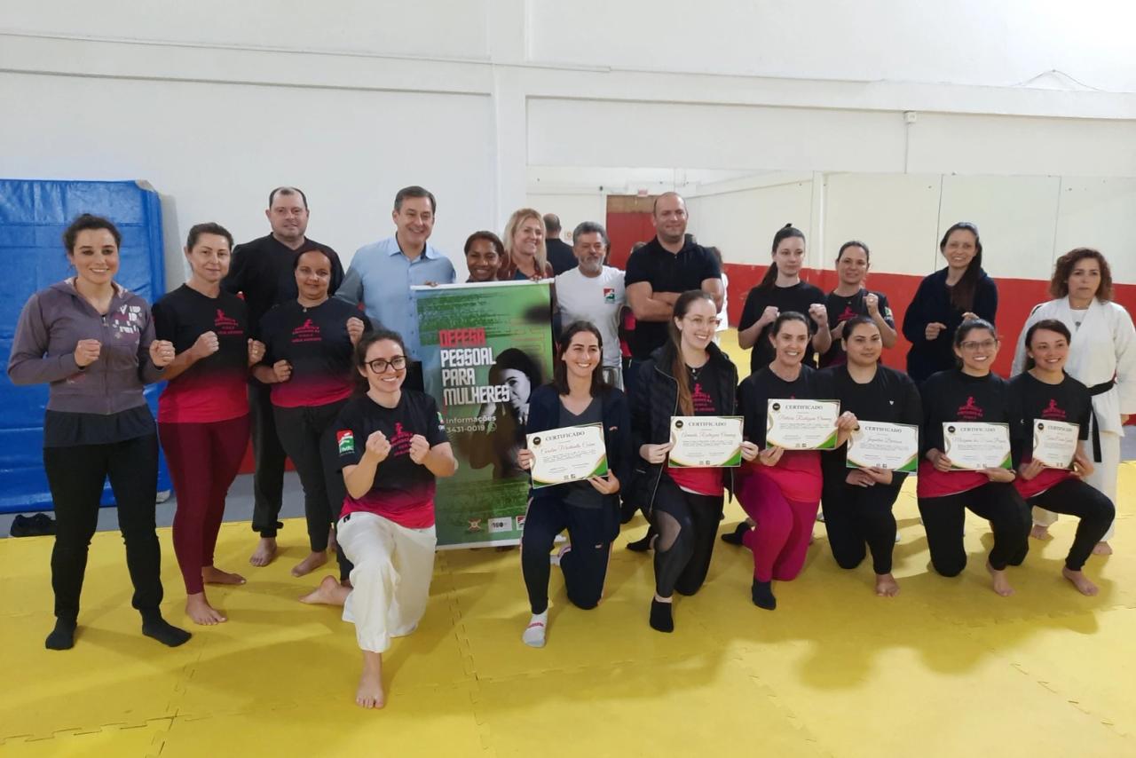 Última turma do projeto de Defesa Pessoal para Mulheres de Criciúma encerra atividades de 2025