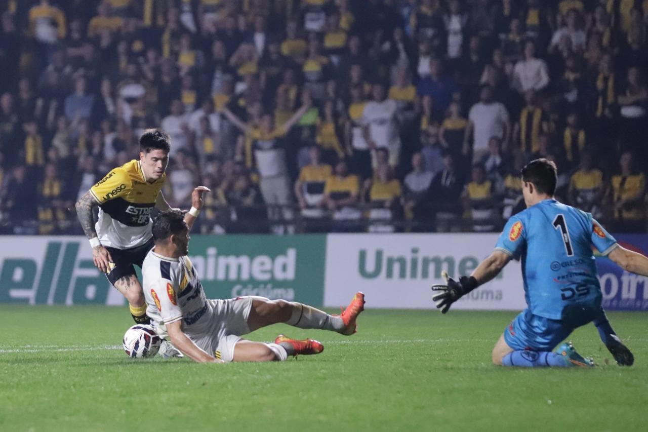 Festa carvoeira: veja os gols e fotos da vitória que levou o Tigre ao G4