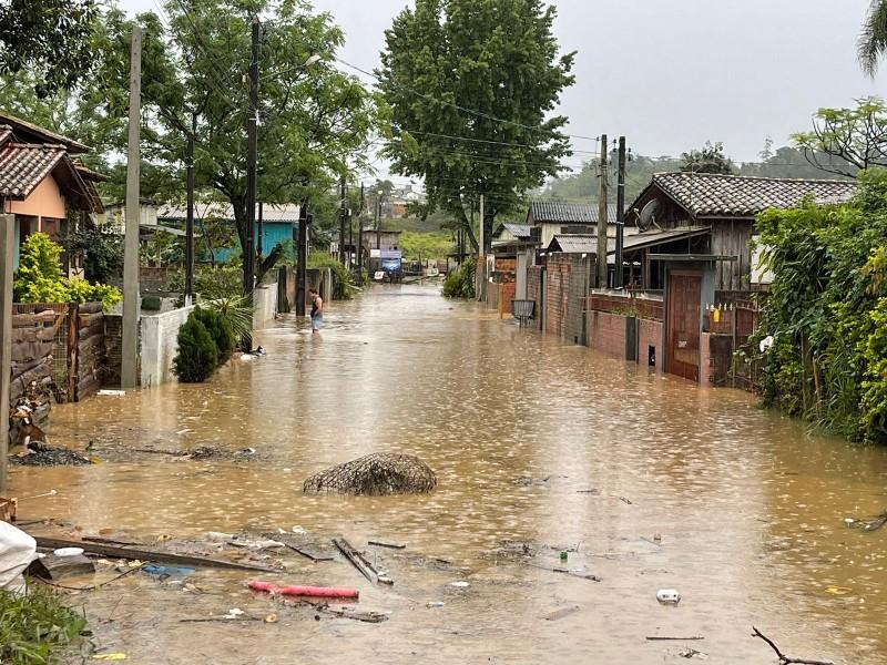 Criciúma registra mais de 80 milímetros de chuva nesta segunda-feira