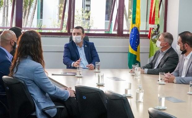 Governo do Estado e iniciativa privada debatem ações de prevenção à peste suína africana