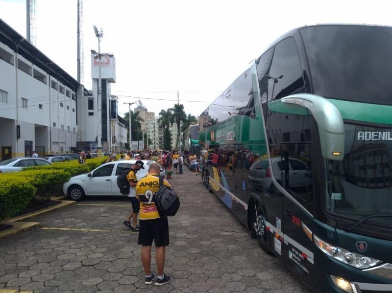 Direção do Criciúma vai disponibilizar quatro ônibus para a torcida; HH terá telão