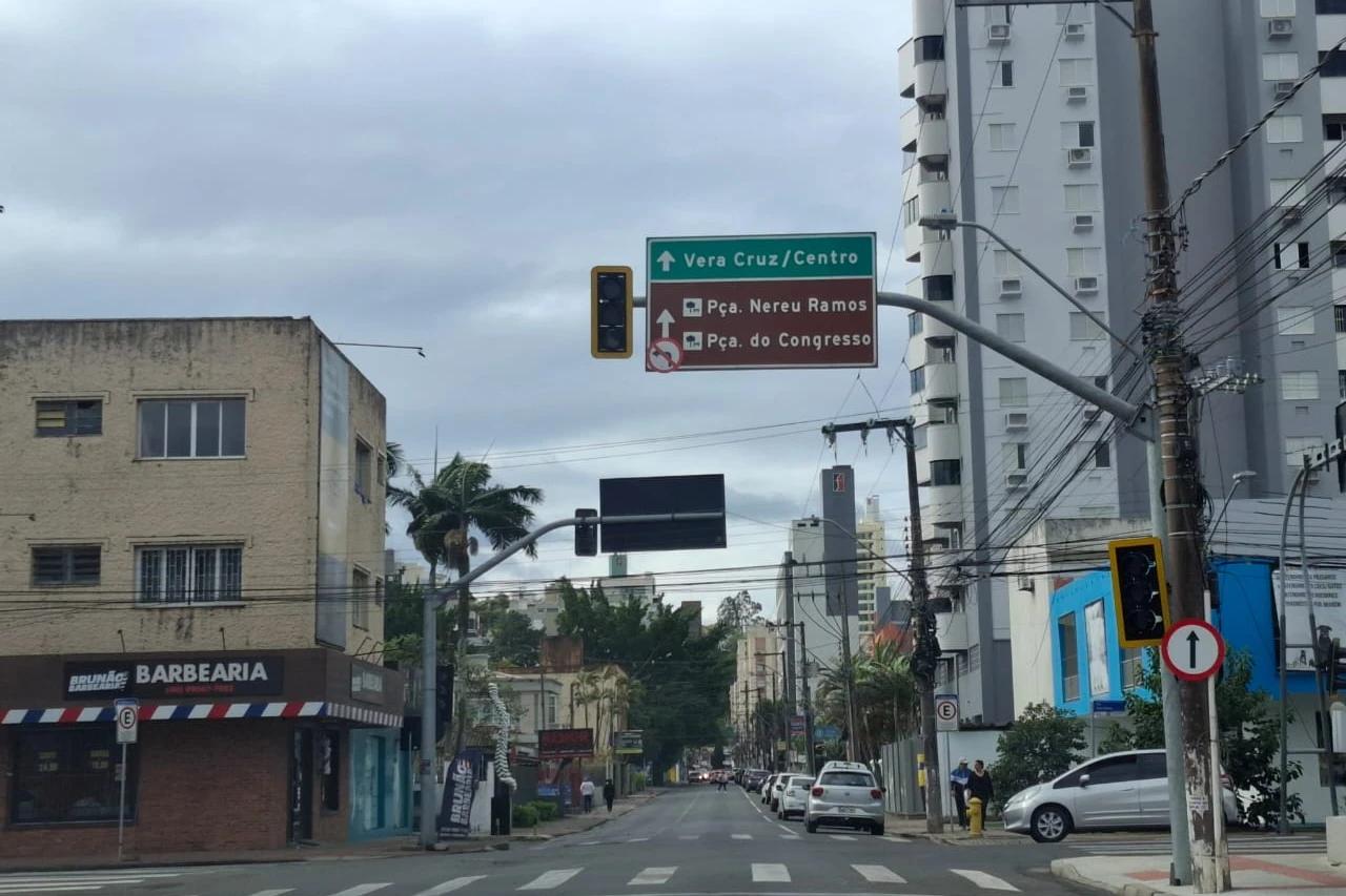 Sinaleira está intermitente no Centro de Criciúma