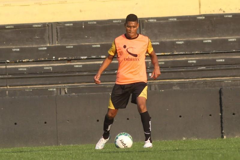Mangabeira quer Criciúma lutando e chegando firme contra o Avaí