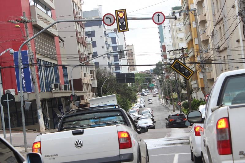 Atenção motoristas: Cuidado ao transitar pela rua Almirante Barroso