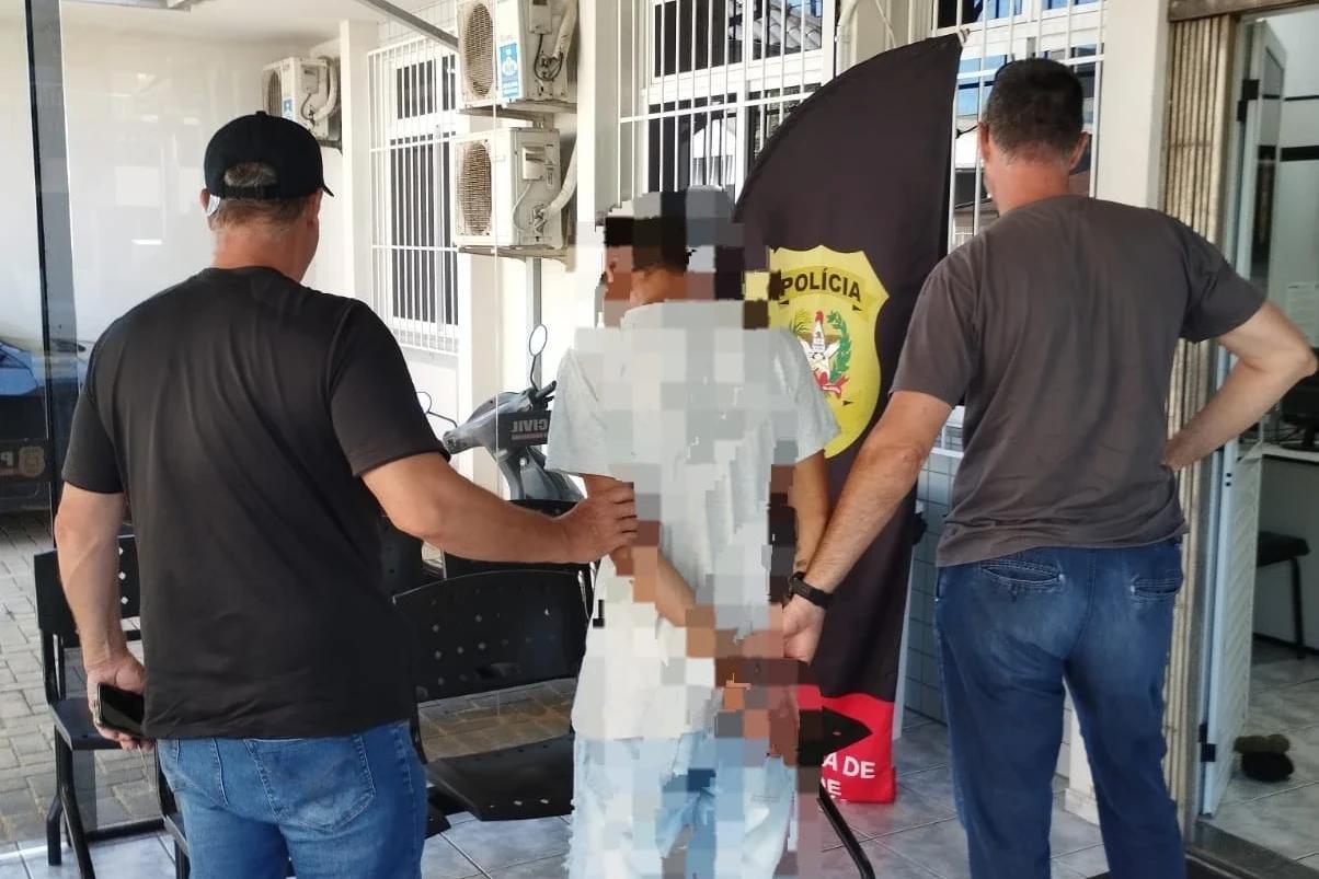 Investigado por extorsão e roubo de veículo é preso pela Polícia Civil