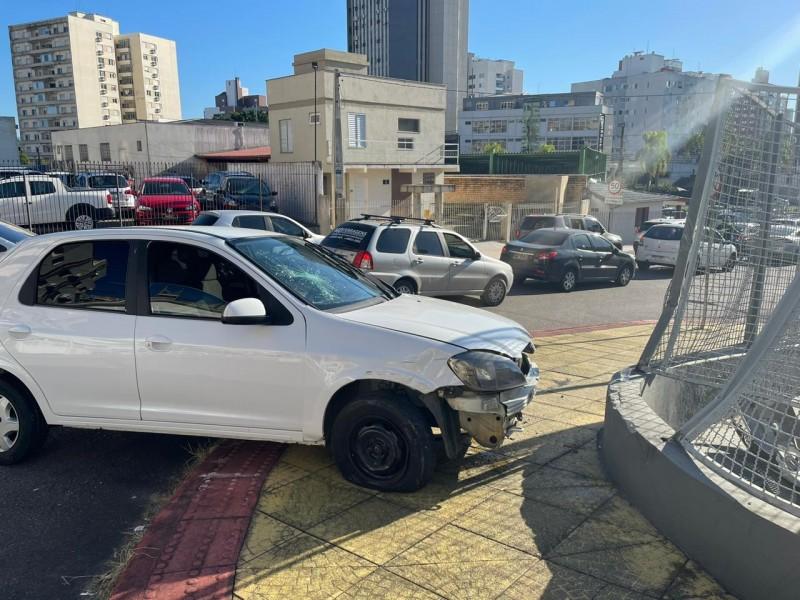 Colisão entre carros é registrada em Criciúma
