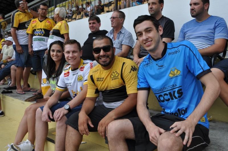 Torcedores tricolores retornam animados ao Majestoso