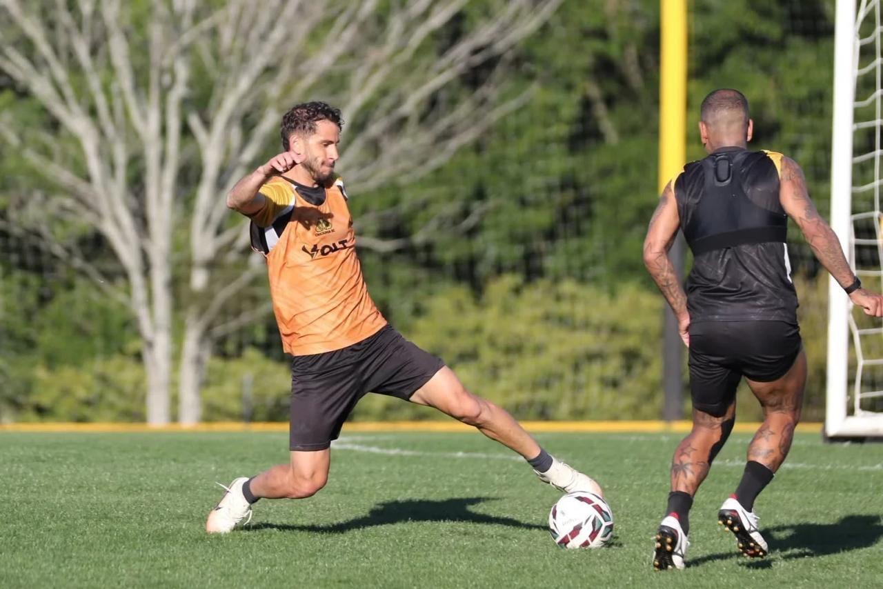 Buscando se manter na liderança, Criciúma recebe o Vila Nova no HH