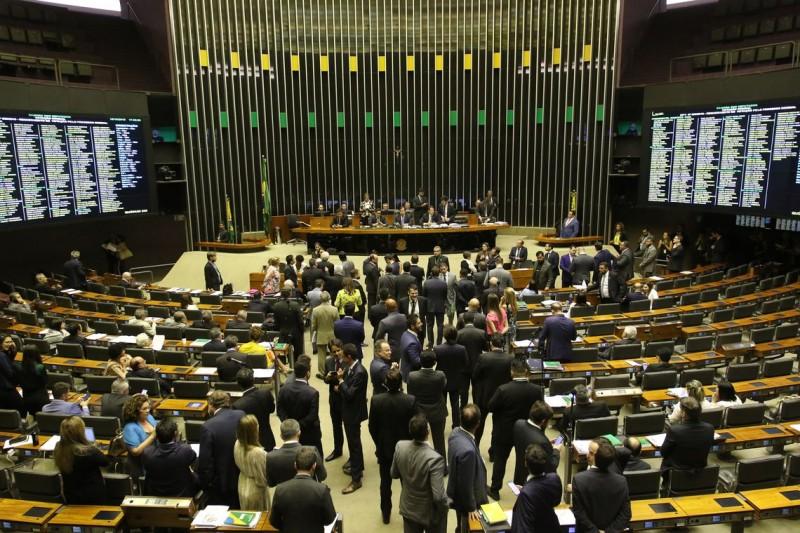 Câmara pode votar projeto que amplia porte de armas de fogo no país 