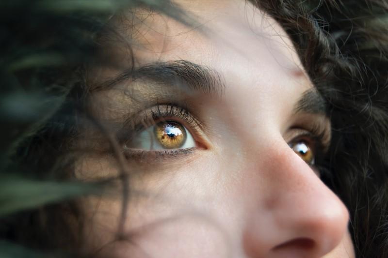 Ceratocone afeta a córnea e pode causar perda importante da visão em jovens adultos