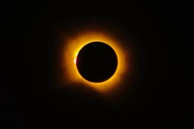 'O dia virou noite': criciumense viaja por quase três horas e assiste a eclipse solar na Espanha
