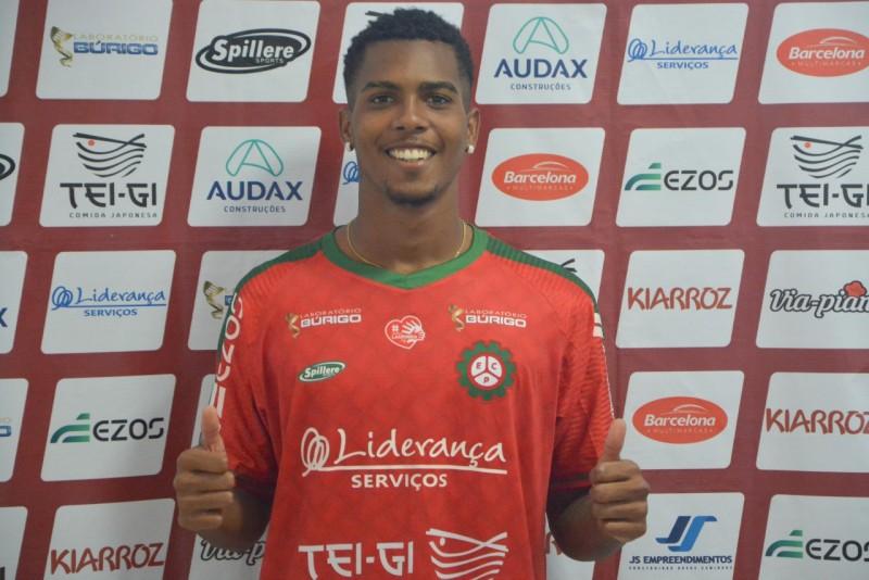 Próspera apresenta zagueiro Dêivisson