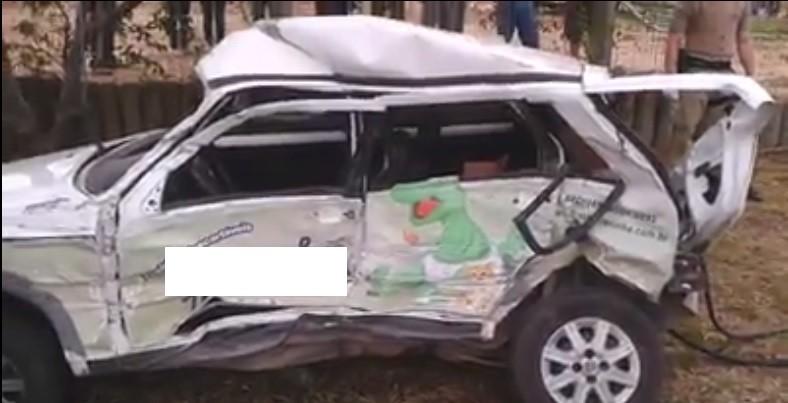 Jovem morre em acidente envolvendo micro-ônibus