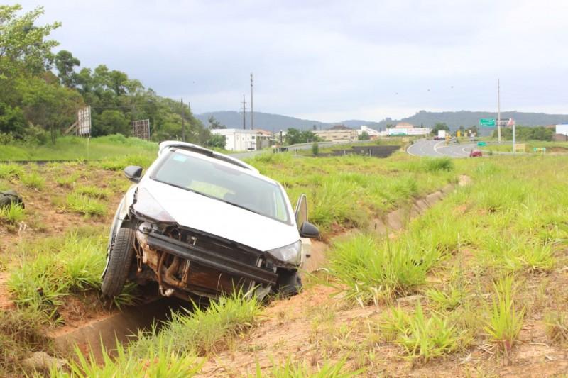 Saída de pista é registrada na Via Rápida