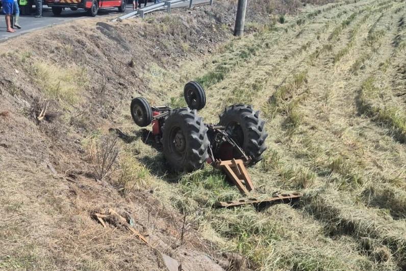 Identificado homem que morreu após capotamento de trator em Forquilhinha