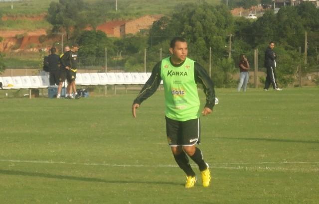 Novo reforço: Atacante Cristiano faz primeiro treino no Criciúma
